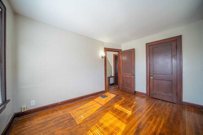 Photo - 119 E 7th Ave