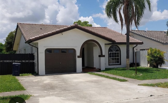 Building Photo - 2424 SW 143rd Pl Rental