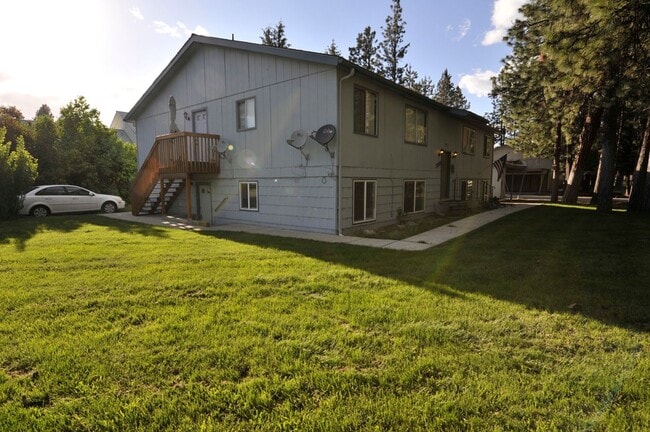 Photo - 2 bed 1 bath apartment (4plex building) lower unit