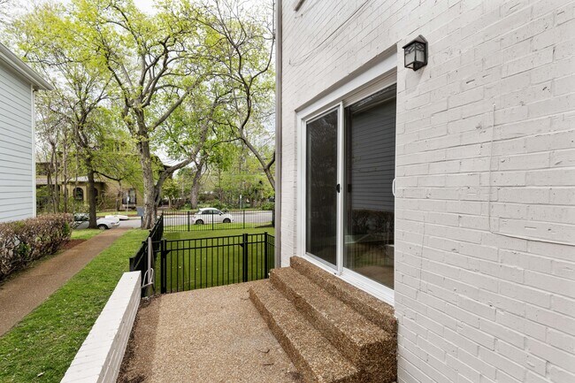 Photo - Acklen Square