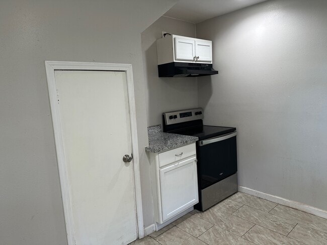 Photo - 1226 W 4th St