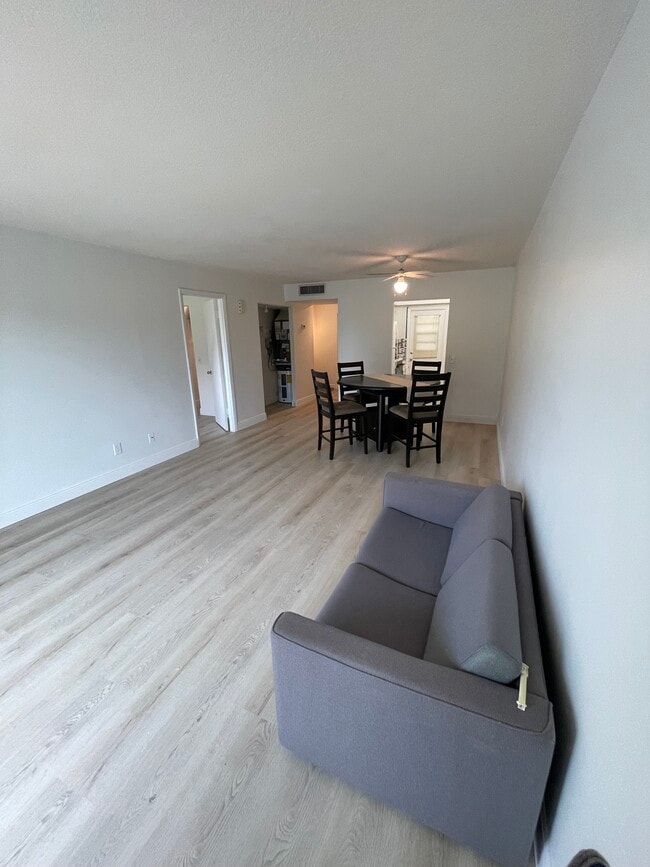 Photo - 2441 SW 82nd Ave Unidad 204