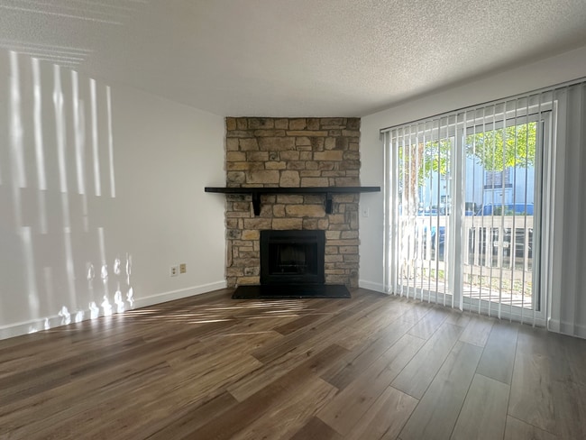 Building Photo - 8555 Fairmount Dr Unit J108
