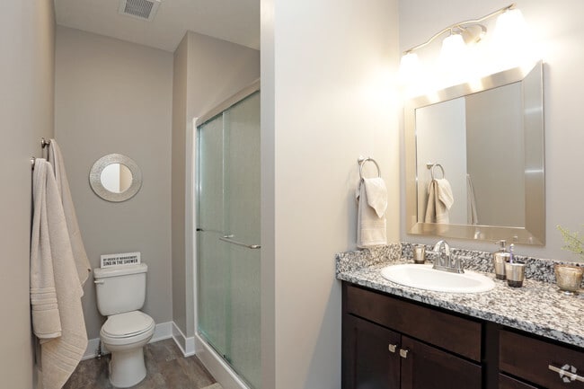 2BR, 2BA - The Lennon/1,050 SF - Bathroom - The Dakota