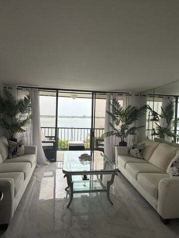 Photo - 5200 N Flagler Dr