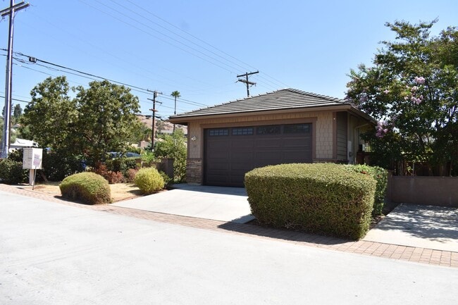Photo - 1341 Greenfield Dr