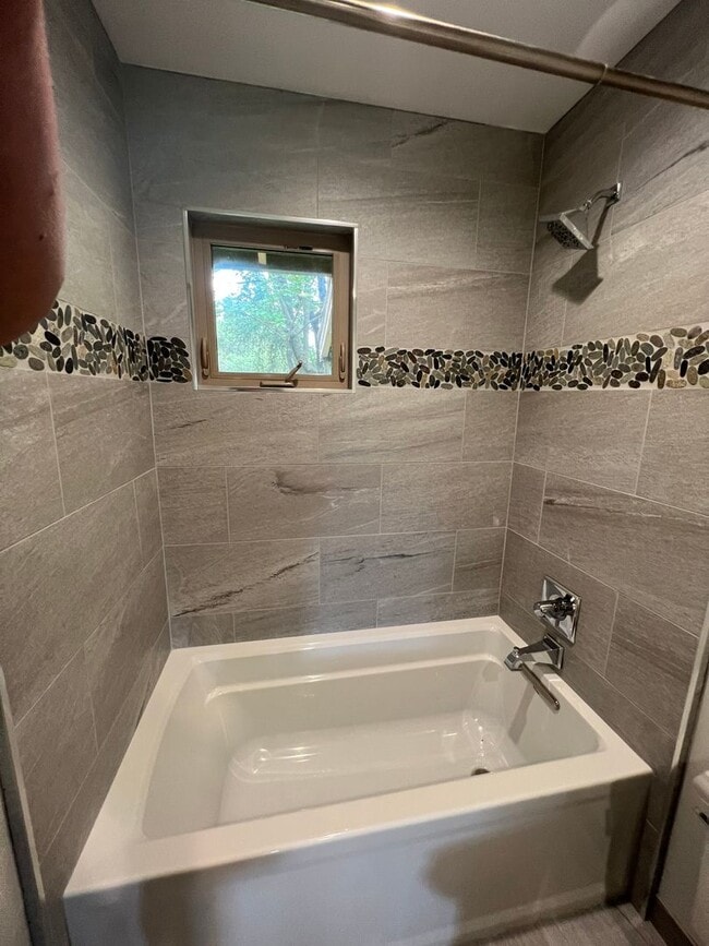 Photo - 3 Bedroom 2 Bath Lakeside Home