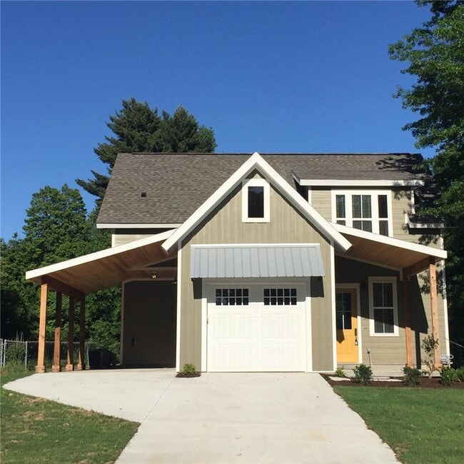 Building Photo - 306 NW H St