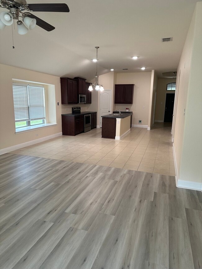 Photo - 333 Highmeadow Dr