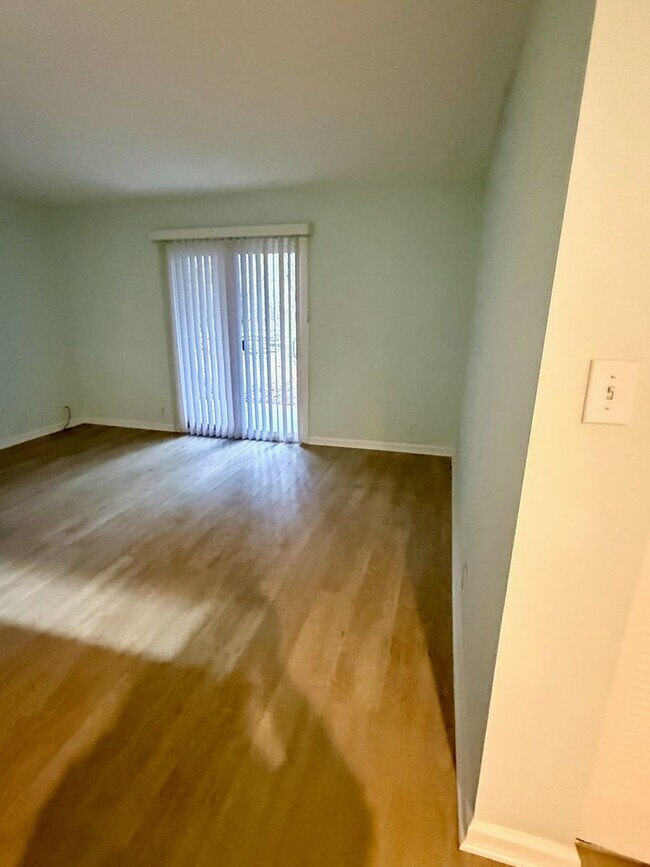 Photo - Comfortable coastal living in a convenient mid-island location! Available Now!