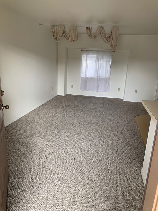 Building Photo - 1609 G St Unit A