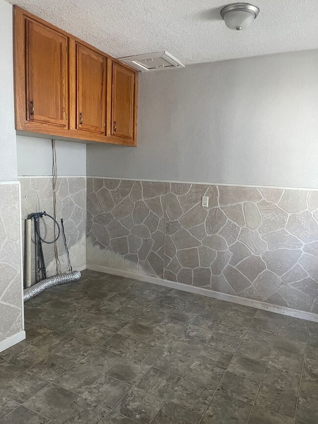 Photo - 1011 S Rinker Ave