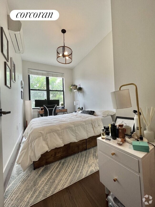 Building Photo - 376 Graham Ave Rental