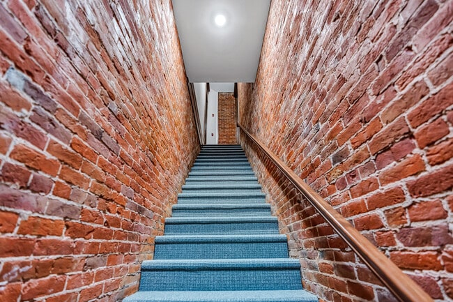 Building Photo - 316 4th St S Unit #201 Rental