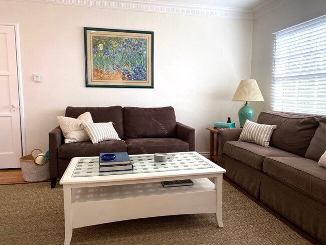 Living Room - 1286 Devon Ave Unit 4