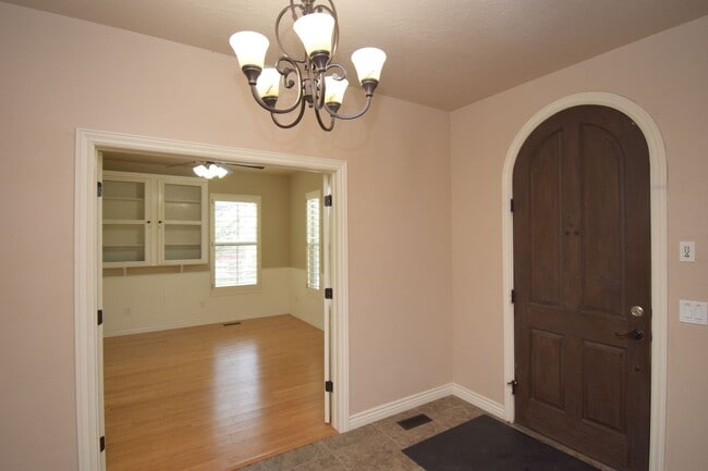 Photo - Stunning 6 bedroom 3 bathroom home in Daybreak South Jordan!!!