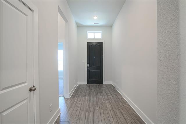 Photo - 917 Hawthorn Ln