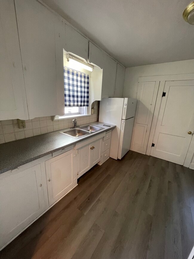 Kitchen - 1420 N Wahsatch Ave Unit Main