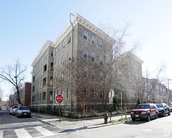 Building Photo - Sarahs Circle Rental