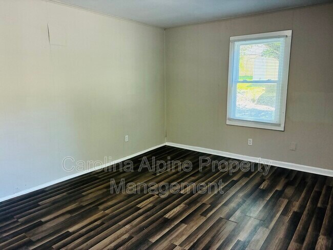 Photo - 1421 W Walnut Ave