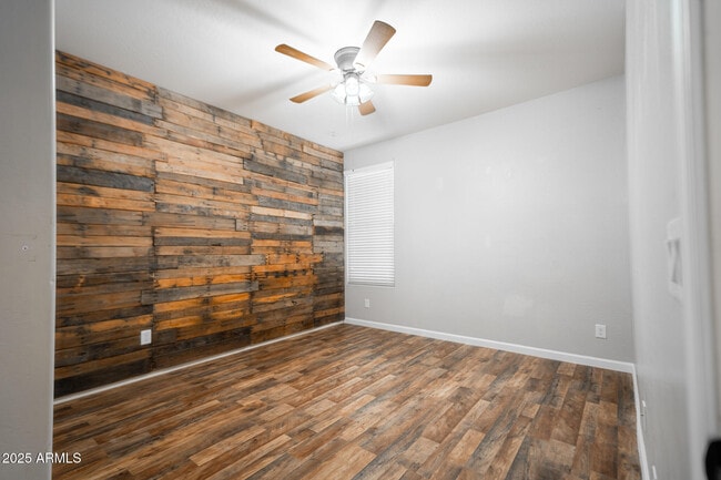 Photo - 18433 W Sunnyslope Ln