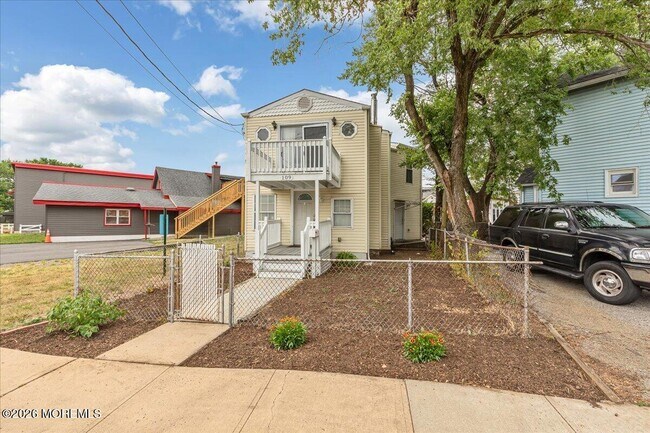 Photo - 109 Poole Ave