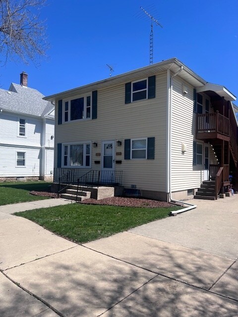 Private side entrance for upper unit - 119 N Washington St Unit 119 and one half