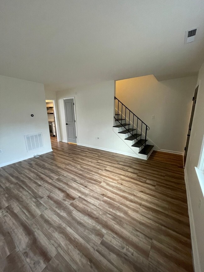 Photo - 101 Royal Forest Ct