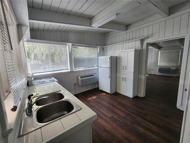 Photo - 120 SE 7th St Unit 4