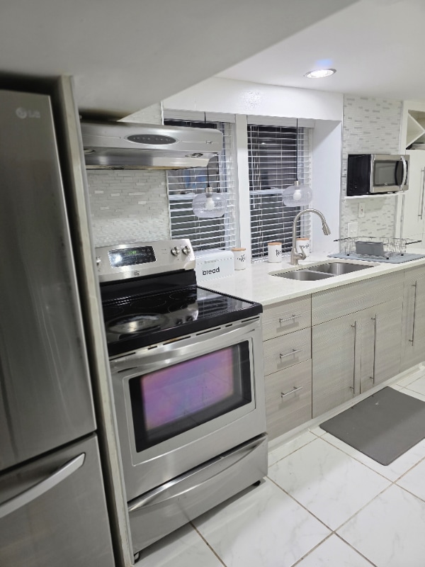 Building Photo - 2080 E Roxboro Rd NE