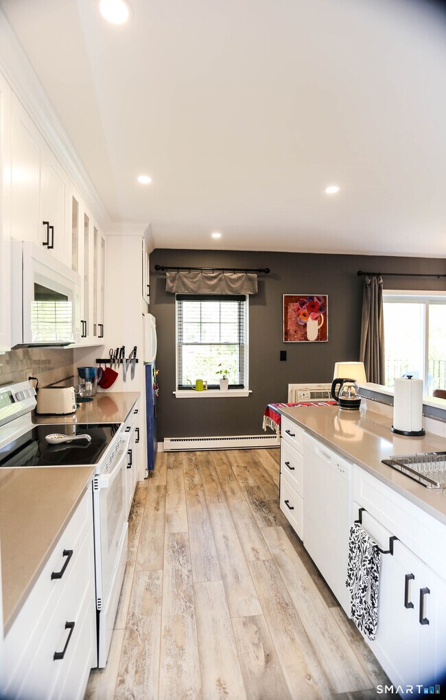 Photo - 36 Turn of River Rd Unit APT B3