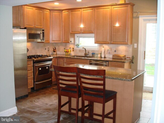 Photo - 160 Levering St