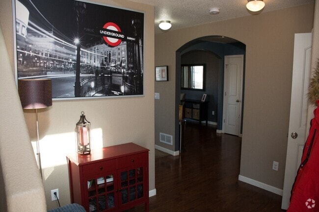 Building Photo - Beautiful 3 bedroom 2 1/2 bath Rental