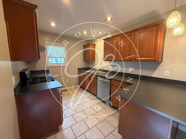 Photo - Charming 4 bedroom 2 bathroom close to the University of Toledo.