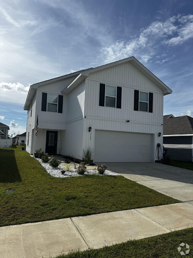 Building Photo - "Spacious 4-Bedroom Gem with 2.5 Baths in ... Rental