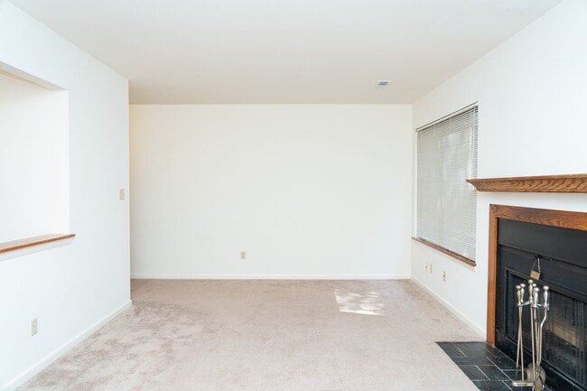 Photo - 2 Bedroom Townhouse Available in July