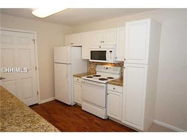 Photo - 4924 Bluffton Parkway