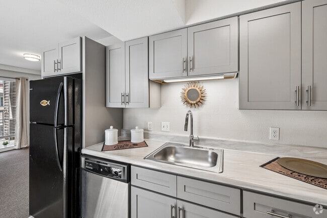 1BR, 1BA - 536SF - Kitchen