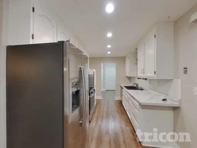 Photo - 820 Shenandoah Ln N