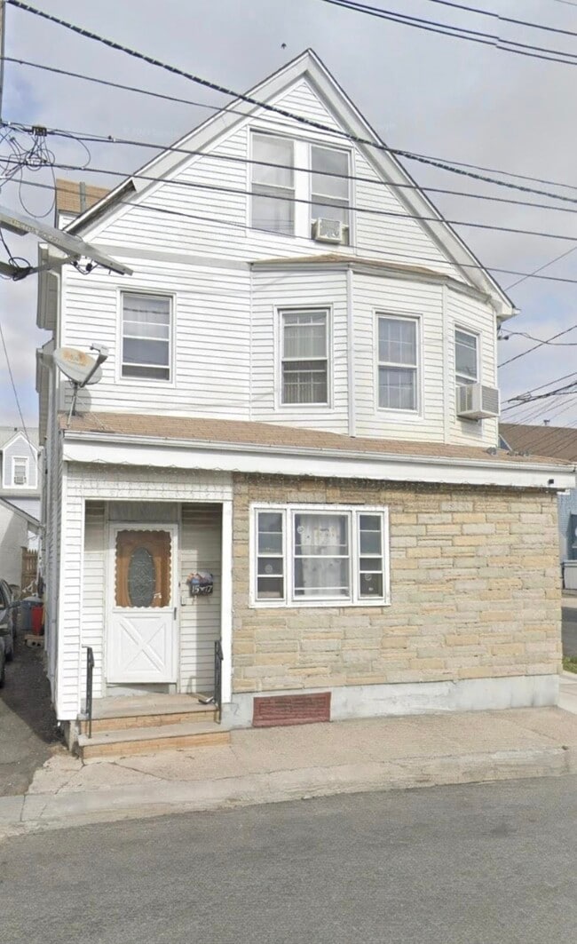 Building Photo - 17 Halstead St Unit 1 front Rental