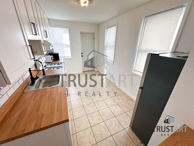 Photo - 2834 E Venango St