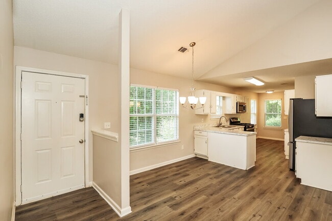 Photo - 1310 Waterton Trail