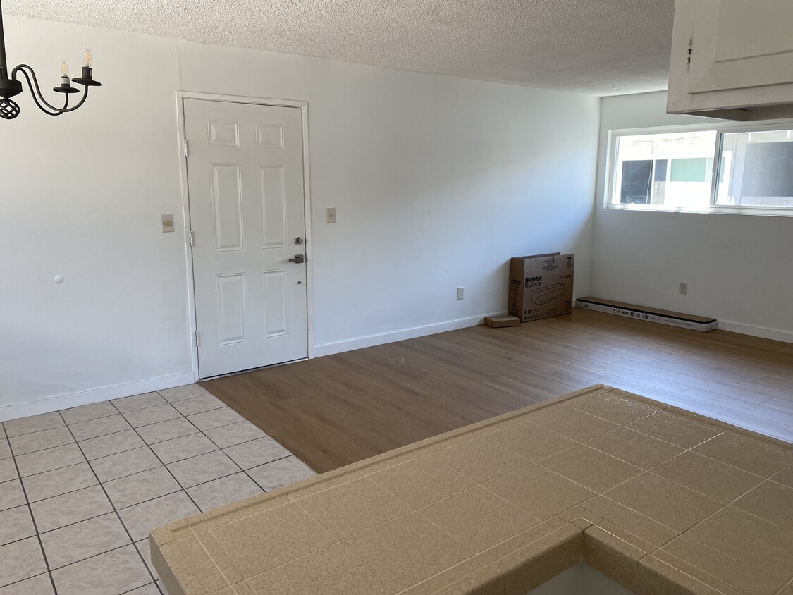 Entry - 1313 Beryl St (Redondo Beach, CA)