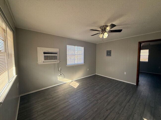 Photo - 319 E Edwards St