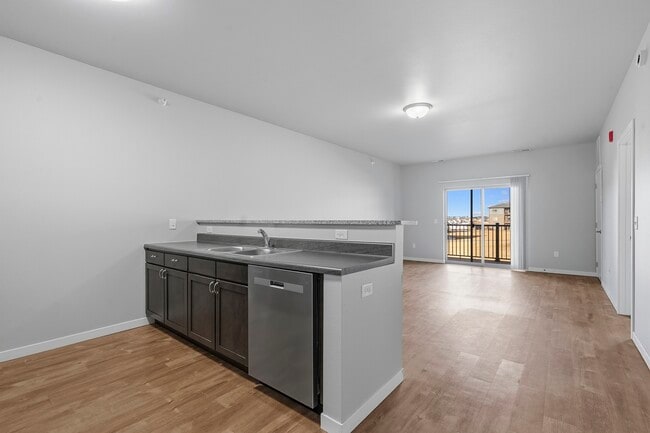 Step into modern elegance at North Highlands Apartments. This spacious kitchen features sleek countertops and contemporary finishes, perfect for culinary enthusiasts. Ideal for hosting gatherings or enjoying quiet meals at home. Explore your new lifestyle today!