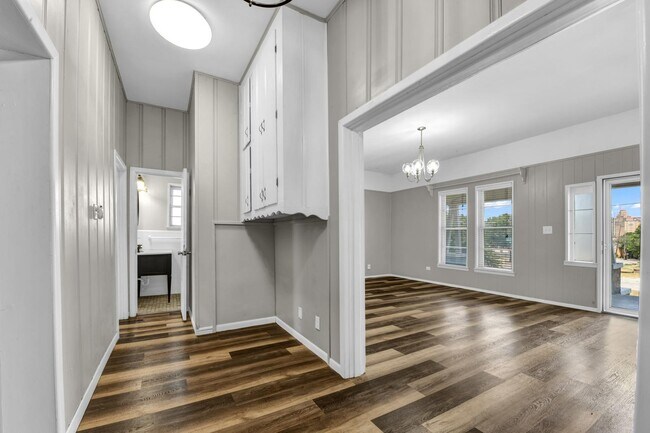 Photo - 200 SW 6th Ave