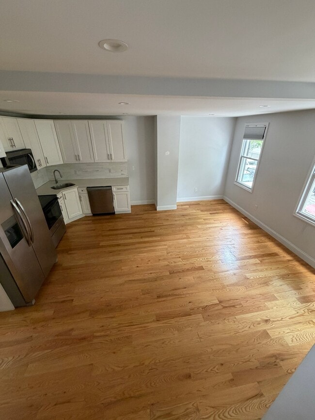 2760 Bainbridge Ave Unit 2