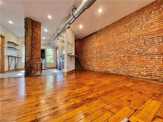 Photo - W 54th Triplex Unit 3