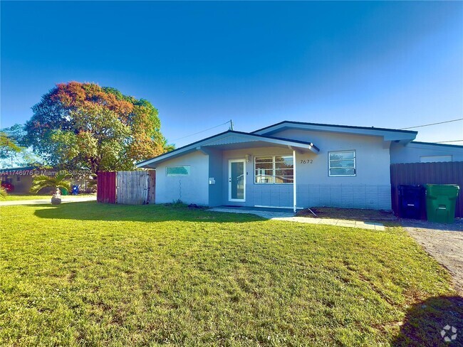 Building Photo - 7672 Plantation Blvd Rental