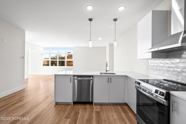 Photo - 185 Morris Ave Unidad 305